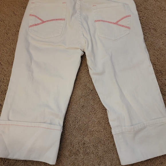 YMI capris - Picture 2 of 3